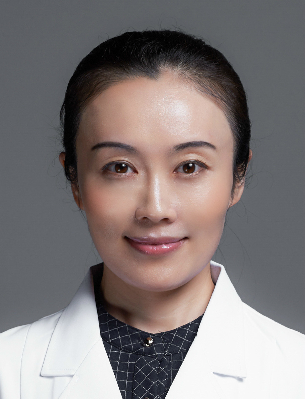 黄绿萍,激光美容中心主任,副教授,医学博士.