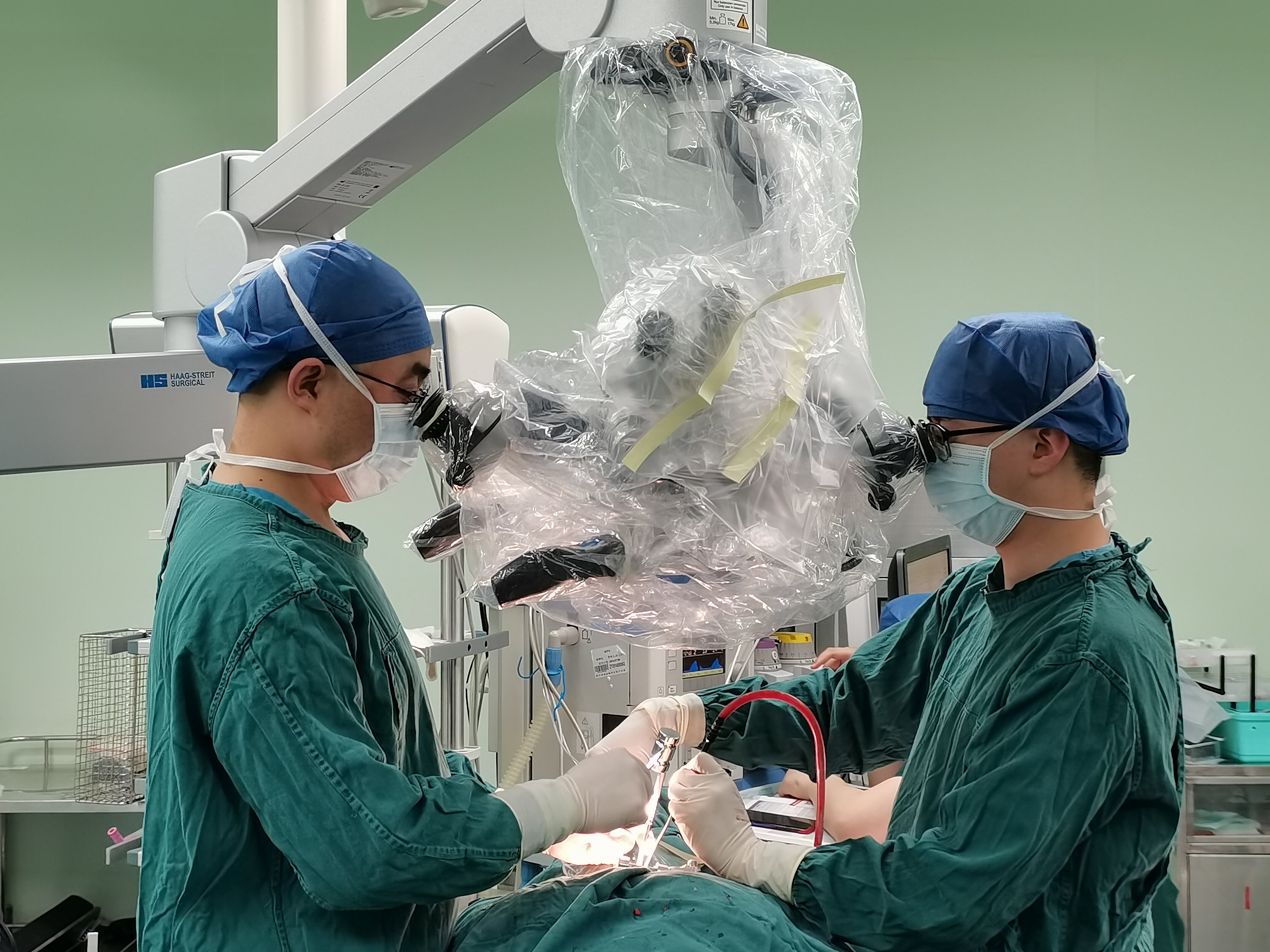 神经根型颈椎病—显微镜下微创手术,术前颈肩部手臂疼痛2年,术后症状