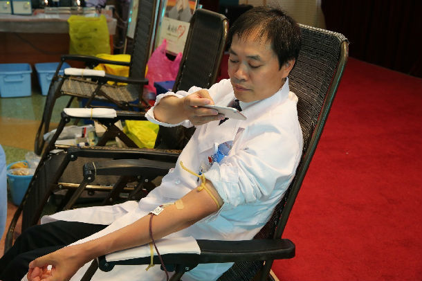 情系天津受伤群众,张保教授带头献血 - 好大夫在线