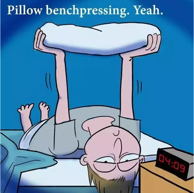 6,原来枕头还可以拿来练卧推的,耶.5,我去!