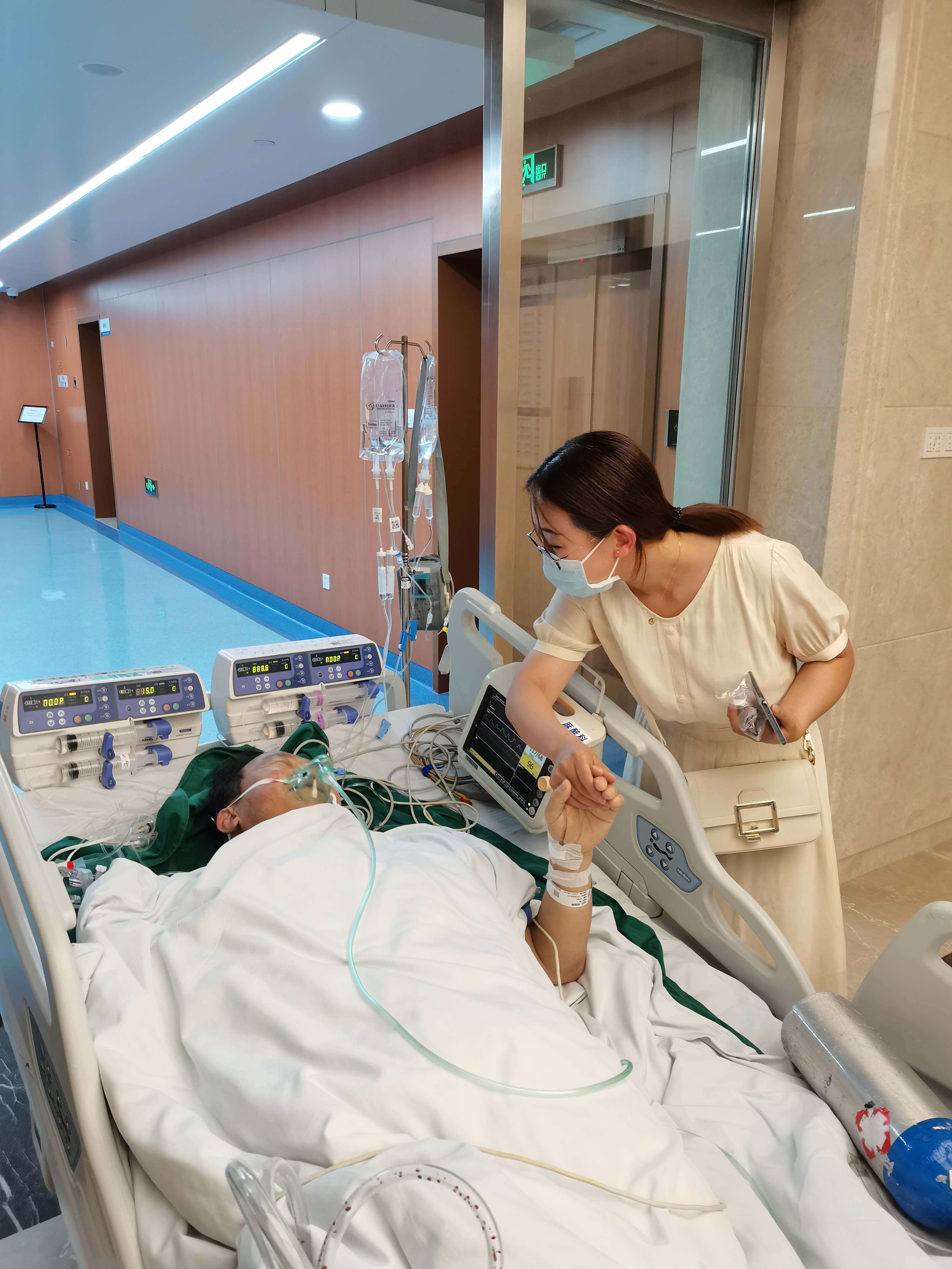 心脏术后当时拔除气管导管腋下隐蔽微小切口开大胸手术