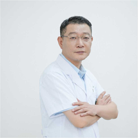 張?jiān)聦? class=