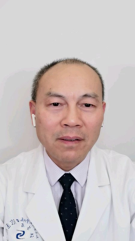 下唇内侧出现透明水泡是怎么回事？