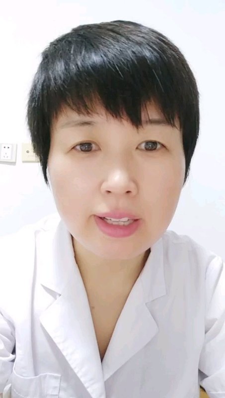 肠结核常见的症状是腹痛，腹泻与便秘以及腹部肿块